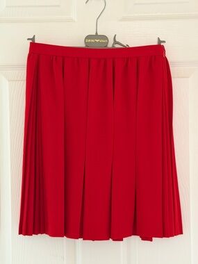 Miu miu Vibrant Red Pleated Skirt. Mint